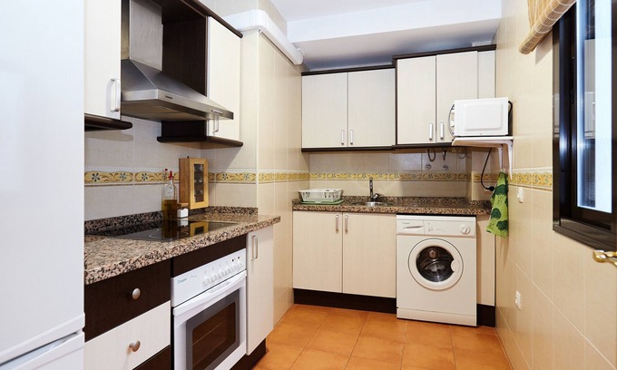Old Town Baeza Apartment | Charming Apartment 'Aires De Baeza' with Balcony & Wi-Fi