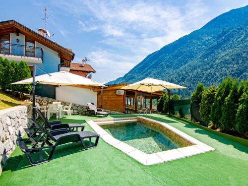 Cassana Apartment | Relaxing Retreat at Apartment Al Pescatore-1 with Pool
