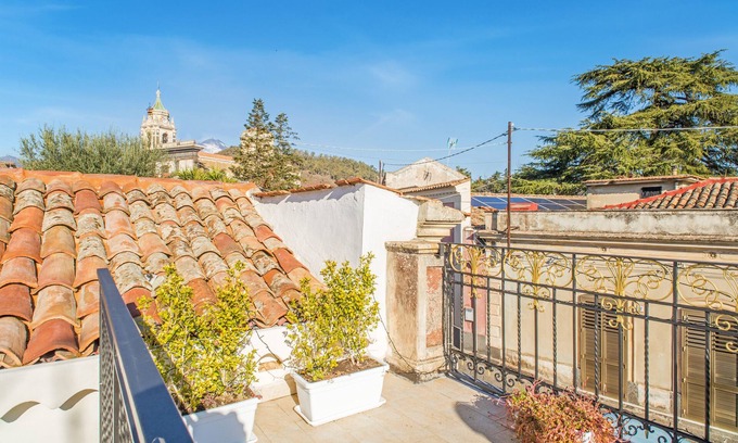 Viagrande House | Cozy Apartment "Alba 1" with Shared Terrace & Wi-Fi