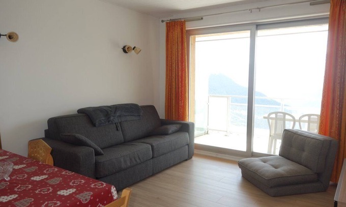 Viel-Alpe Apartment | Cozy Apartment in Alpe d'Huez with Kitchen & Breakfast