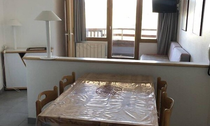 Jeux Apartment | Cozy Apartment in Alpe d'Huez Resort Center with Kitchen