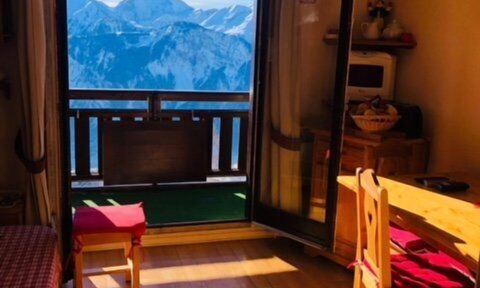 Eclose-Ouest Apartment | Cozy Apartment Alpe d'Huez with Kitchen & Breakfast