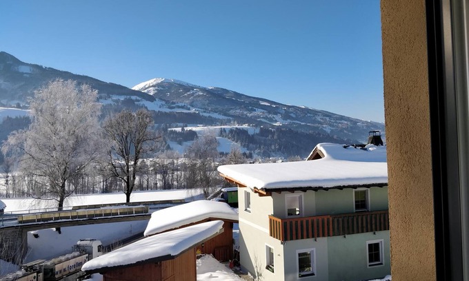 Aich Apartment | Cozy Apartment Alpenblick with Kitchen & Child-Friendly Space