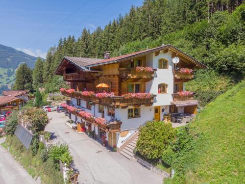 Gerlosbergeben Apartment | Family-Friendly Apartment Alpin by Interhome - Rated 9/10