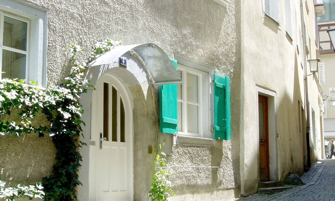 Insel Apartment | Cozy Holiday Apartment Altes Haus 2 - Central & Family-Friendly
