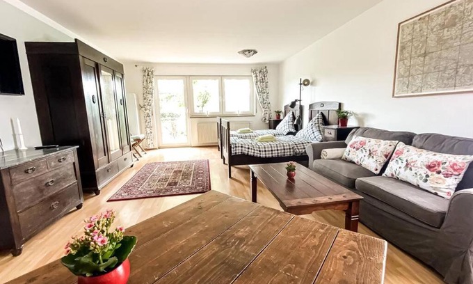 Wahren Apartment | Cozy Apartment am Auensee with Private Parking & Terrace