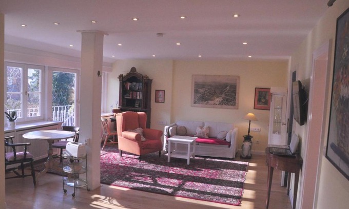 Burgerpark Apartment | Guest Rated 9/10: Apartment am Bürgerpark Awaits You