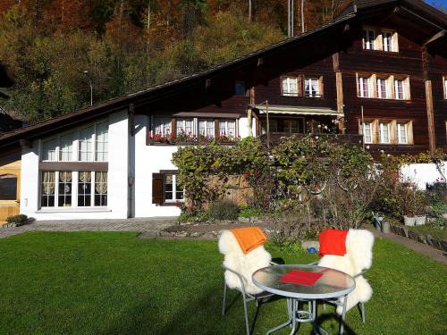 Brienz Apartment | Experience Oceanfront Comfort at Apartment Am Brienzersee