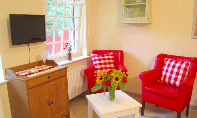 Vollerwiek Apartment | Cozy Oceanfront Apartment Am Mühlendeich with Kitchen Access