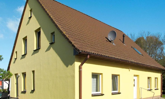 Waase Apartment | Oceanfront Apartment Am Strom-4: Guest Rated 9/10