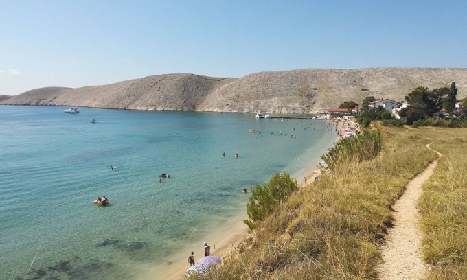 Vlasici Apartment | Apartment Ana: Prime Beachside Location in Vlasici, Croatia