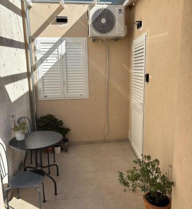 Cove Rogacic Apartment | Cozy Apartment Ana: Highly Rated & Family-Friendly Stay
