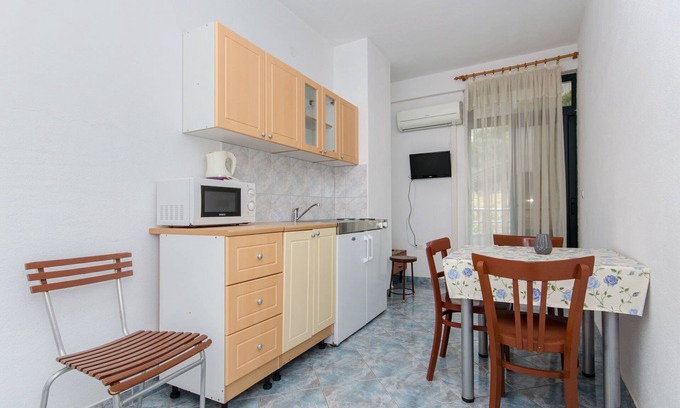 Bili brig Apartment | Oceanfront Apartment and Rooms Ivan in Beautiful Makarska