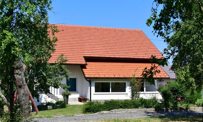 Catrnja Apartment | Family-Friendly Apartment Anna Maria with Kitchen Amenities