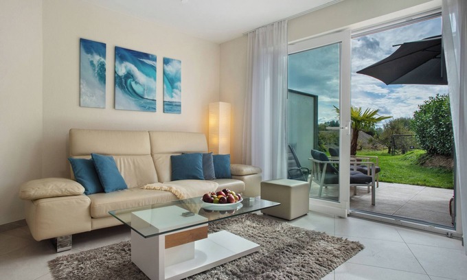Waggershausen Apartment | Discover 'Annette's Home and Garden' with Private Terrace