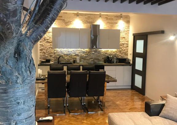Stara Zagora Apartment | Budget-Friendly Apartment Antique Theatre 2 with Hot Tub