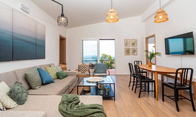 Aci Trezza Apartment | Oceanfront Apartment 'Antonia House' with Sea View & Wi-Fi
