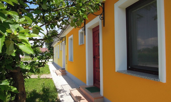 Dobova House | Cozy Apartment Antonia: Steps from Nature's Spa Retreat