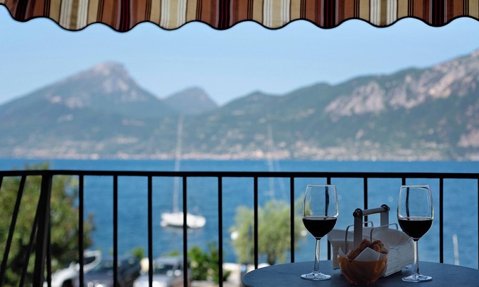 Brenzone sul Garda Apartment | Lake View Apartment 'Appartamento Marilu' with Wi-Fi & Air Con