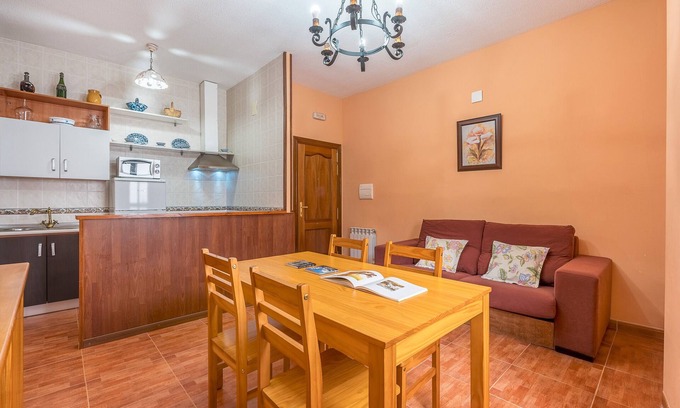 Guejar Sierra Apartment | Apartment 'Apartamento De 2 A 4 Personas' with Balcony and Wi-Fi