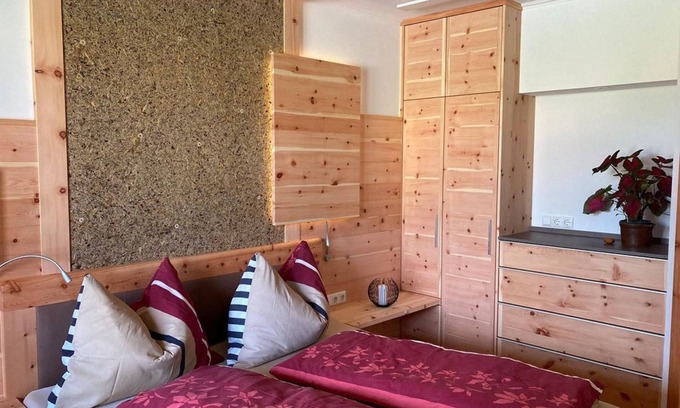 Vorderstoder Apartment | Experience the "HOLZWERKSTATT" Apartment with Ocean Views