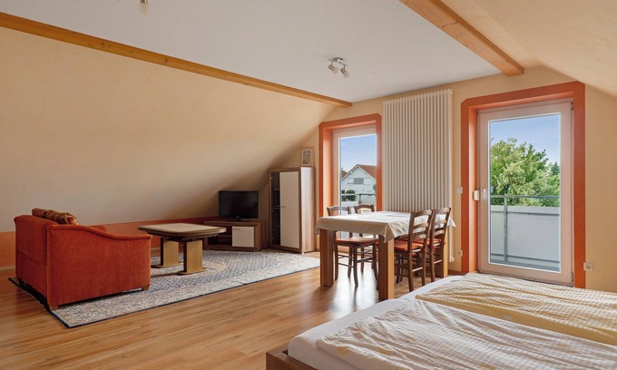 Obersulm Apartment | Apartment 'Apfelbaum' with Balcony and Wi-Fi