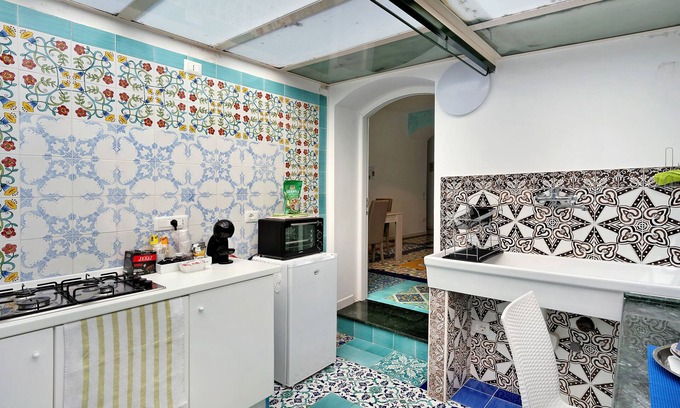 Cava de' Tirreni Apartment | Modern Appartamento Menelao: Balcony & Oceanfront Views