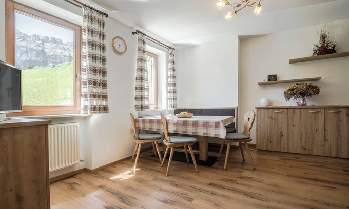 Arabba Apartment | Relaxing Appartamento Sass Bece with Private Garden & Wi-Fi