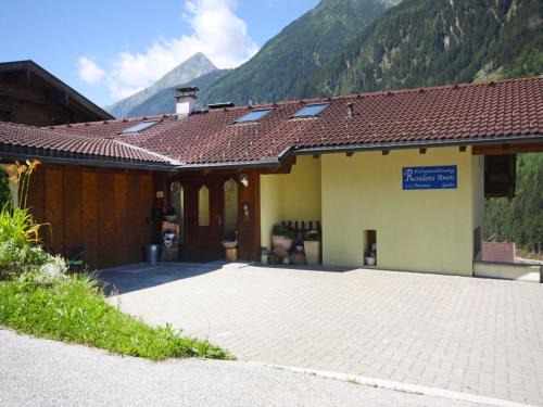 Volderau Apartment | Family-Friendly Retreat at Apartment Neugasteig-3