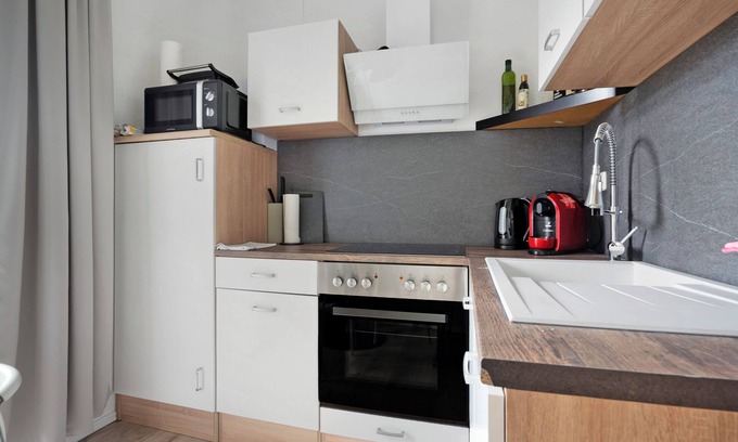 Plauen Apartment | Apartment 'Appartmenthaus - Wohnung A' with Garden & Wi-Fi