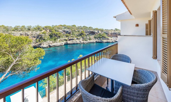 Cala Figuera Apartment | Oceanfront Apartment 'Apto Vistas Al Mar' with Pool & Wi-Fi