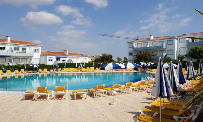 Portimao Apartment | Discover Apartment "Ariana" with Pool and Tennis Court