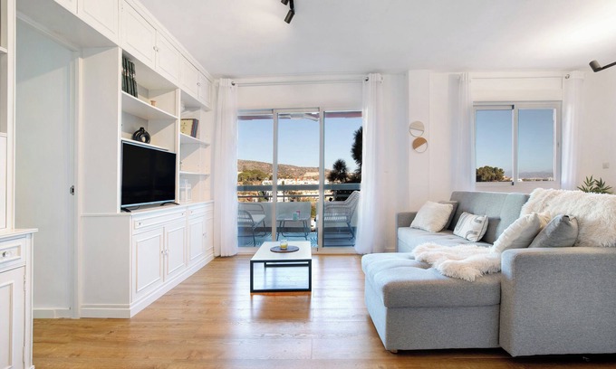 Torremolinos Apartment | Oceanfront Apartment 'Armonia' with Stunning Sea Views