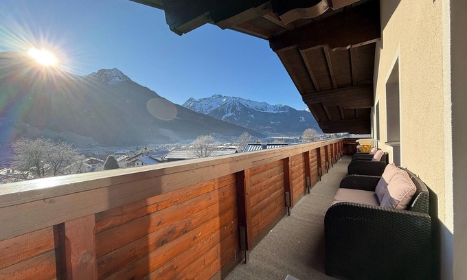 Bramberg am Wildkogel Apartment | Cozy Apartment in Salzburg with Balcony & Breakfast