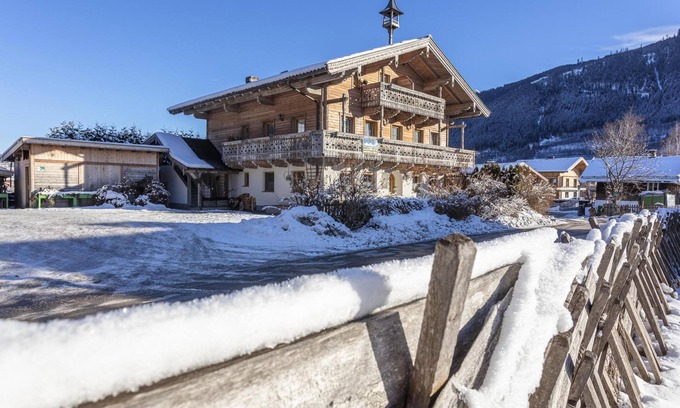Bramberg am Wildkogel Apartment | Apartment combination in Bramberg with balcony