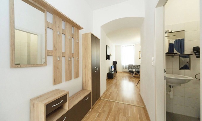 Rudolfsheim-Funfhaus Apartment | Stylish Apartment No. 07 in Vienna with Keyless Check-In