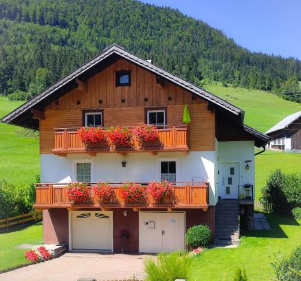 Russbach am Pass Gschuett Apartment | Family-Friendly Apartment Bergfeeling with 9.5/10 Rating
