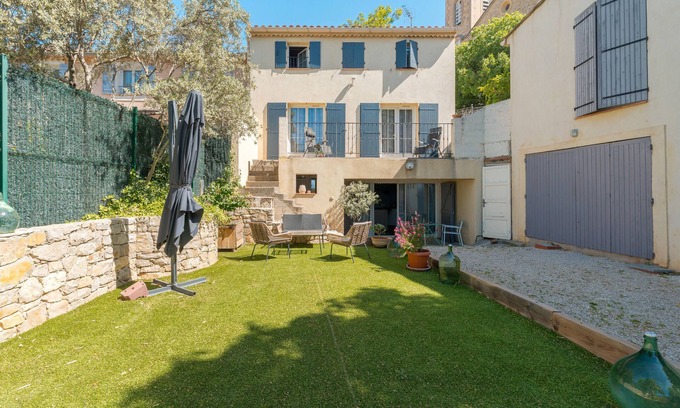Puyloubier Apartment | Apartment 'Au Pied De La Sainte Victoire' with Private Terrace, Private Garden and Wi-Fi