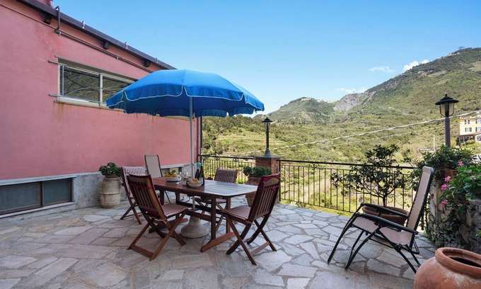 Corniglia Apartment | Oceanfront Apartment "Aurora" with Terrace & Spa Amenities