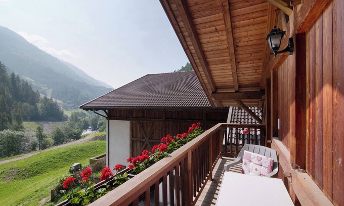 Senales Apartment | Cozy Apartment 'Birgit' with Mountain View & Shared Garden