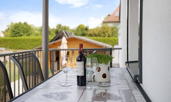 Neufrach Apartment | Top-Rated Apartment 'Auszeit' with Private Terrace & Garden
