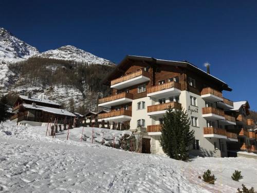 Saas-Fee Apartment | Elegant Apartment Azurit by Interhome - 4-Star Family Retreat