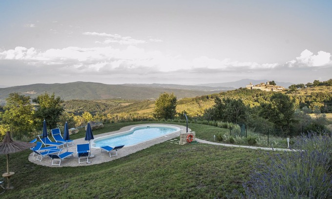 Civitella Paganico Apartment | Relax at Apartment B with Pool in San Ansano