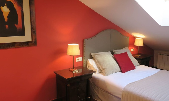 Ezcaray House | Pet-Friendly Retreat: Apartment B Travesia Calvario