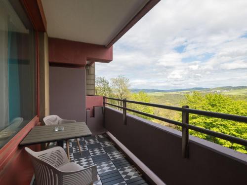 Lahnstein auf der Hohe Apartment | Pet-Friendly Apartment B403 with Private Pool & Top Ratings