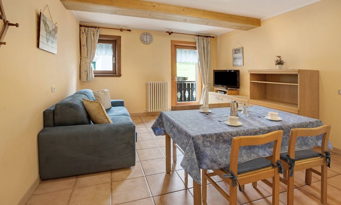Livigno Apartment | Breathtaking Mountain View Apartment with Shared Garden & Wi-Fi
