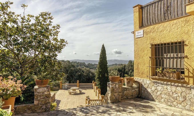 Begur Apartment | Exclusive 'Bajo 2' Apartment with Ocean View & Private Garden