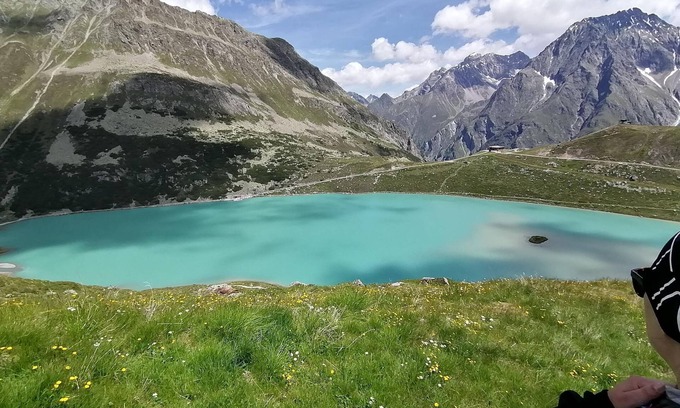 Arzl im Piztal Apartment | Welcoming Apartment Balance: Family-Friendly & Fully Equipped