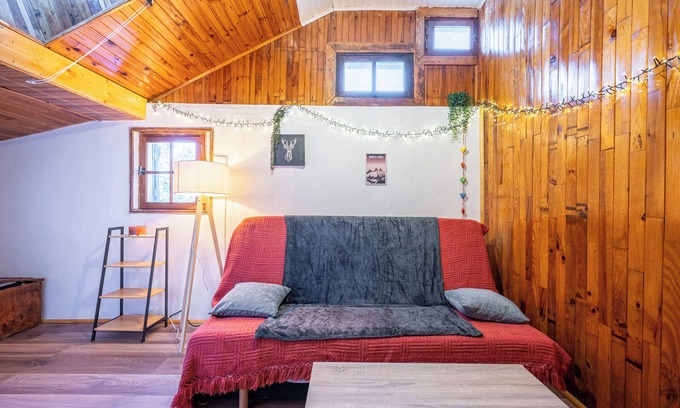 Albiez-le-Vieux Apartment | Cozy Apartment 'Petit Balcon' with Mountain Views & Spa
