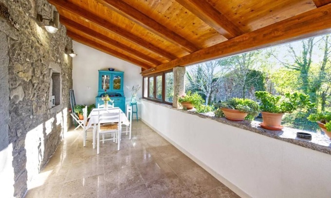 Grabri Apartment | Cozy Oceanfront Apartment Balidur in Roč - Ideal for Families